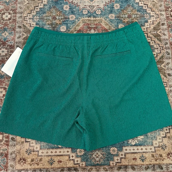 NWT Athleta Green Echo Shorts Size 16 Plus Size Athletic Shorts Workout - Picture 10 of 12